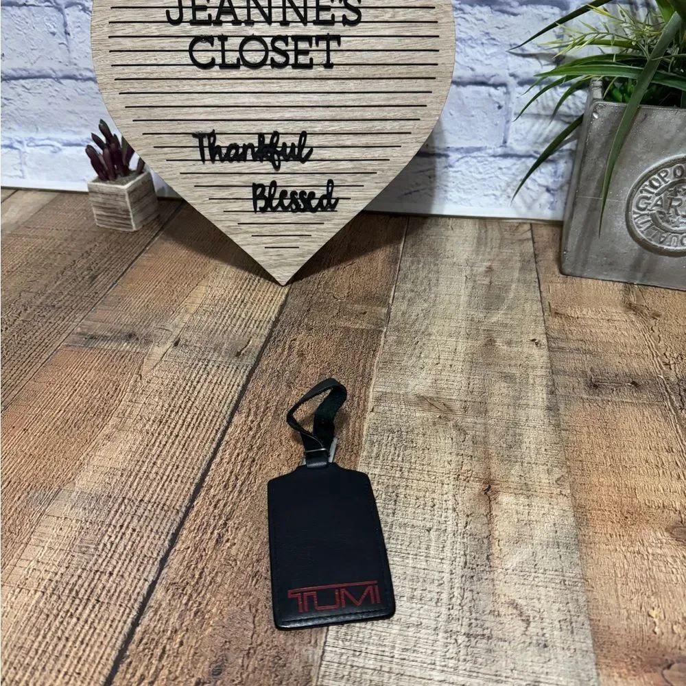 Tumi Leather Luggage Tag Graphics Bag Tag I.D. Card Holder pre-owned condition